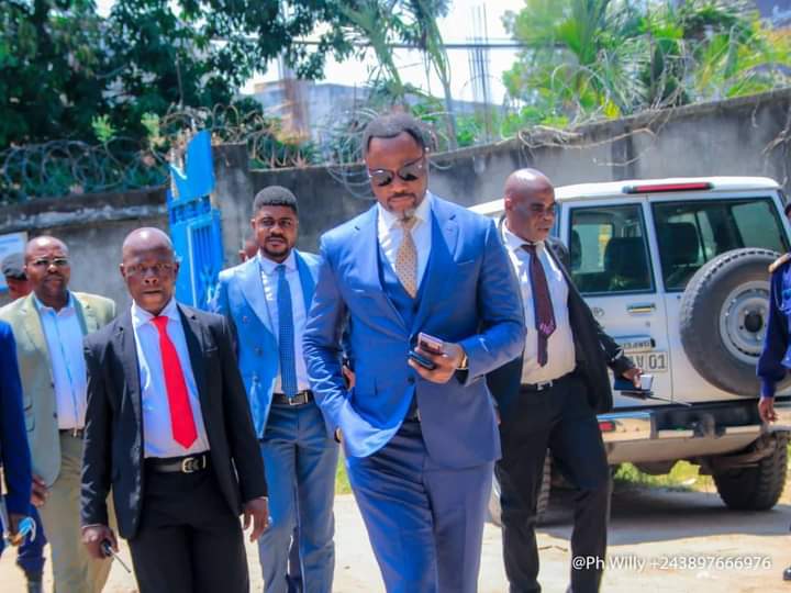 JuniorMonga11's tweet photo. Après l'augmentation du barème policiers.
Randons un Vibrant hommage au chef de l'État Félix TSHISEKEDI et le ministre de l'Epst tony MWABA pour la mise sur pied de la gratuité de l’enseignement en RDC s’est également  suivi par une amélioration des conditions des enseignants. https://t.co/R656DbtiTY