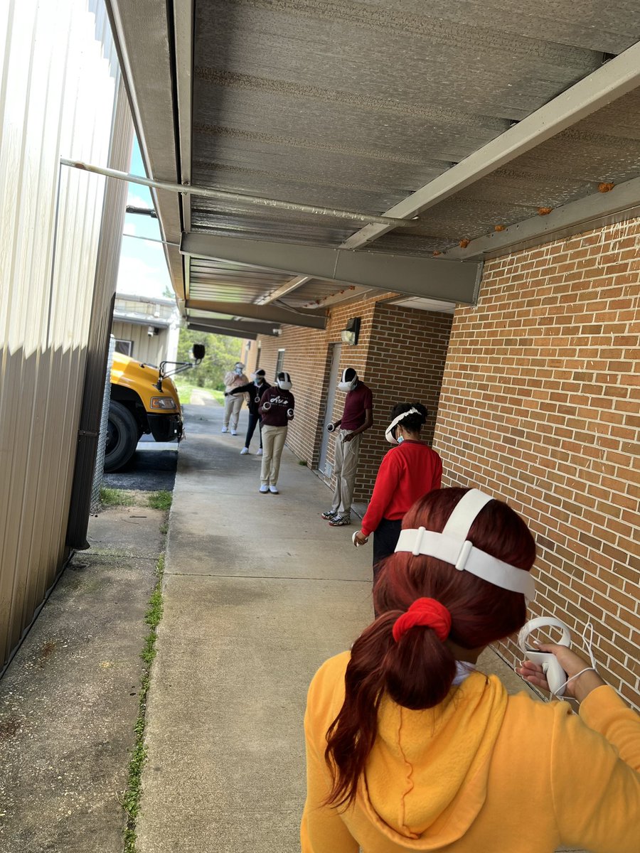 45CAREERTECH's tweet photo. What a great day to be outside for Virtual Learning!! PrincipalBaker worked with our middle school and high school students to help introduce a virtual setting to learn a trade!!#45ctc #careertechfun #TransfVR #middleschool #highschool #learningatradevirtual https://t.co/5SxcoPJcXM