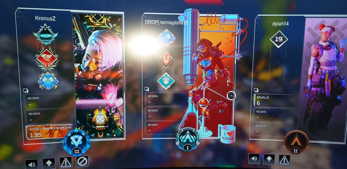 Tennisgdzilla's tweet photo. So @PlayApex what happened here? This was in a ranked match and pretty sure this isn't supposed to happen. https://t.co/3yfdFpW8yy