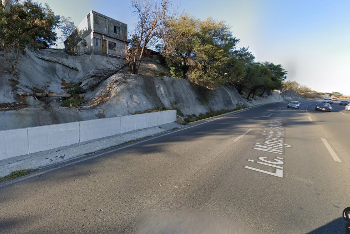 reportemtynl's tweet photo. Importante Fuga de Aguas Negras sobre el Blvd Miguel de la Madrid en #GPE. Esta fuga esta contaminando al río Santa Catarina justo aquí: https://t.co/TKAxAhD7i8
@AyD_ParaTi  
@Cicmty https://t.co/mMY5sYiII6