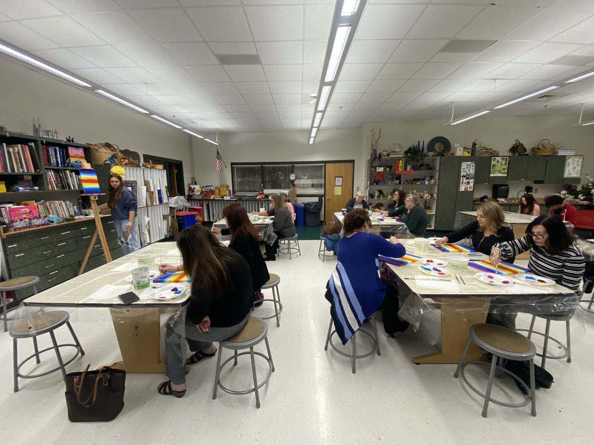 ArtDeeneys's tweet photo. Art II had so much fun teaching a paint class for Administrative Professional’s Day! Thank you for spending class with us 🖼💕 @KettleRunNews @ArtsFcps1 https://t.co/vbFs0HMtAc