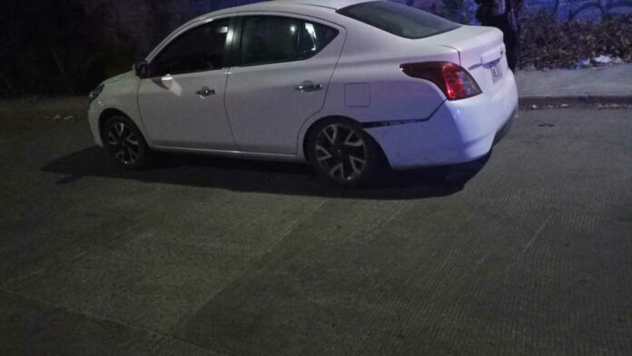 Radioboxmx's tweet photo. Encuentran 5 #cadáveres dentro de un auto con un mensaje de advertencia, en @Acapulco, #Guerrero. Los cuerpos corresponden a hombres de aproximadamente 20 años de edad.

#Radioboxmx https://t.co/e8kKHVZj86