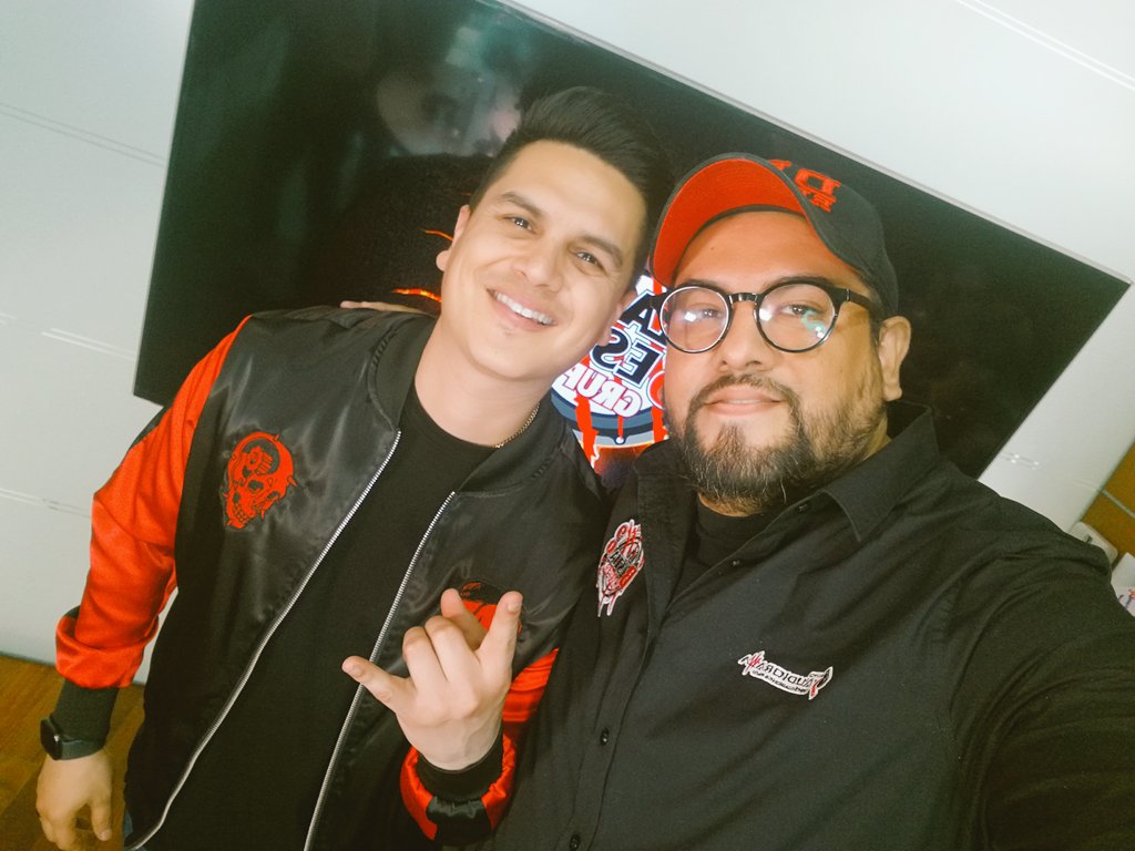 Gracias por el tiempo bro <a href="/ReguloCaro/">Régulo Caro</a> a.k.a #EmilioGarra ¡te quedaron de 10 los pericos!