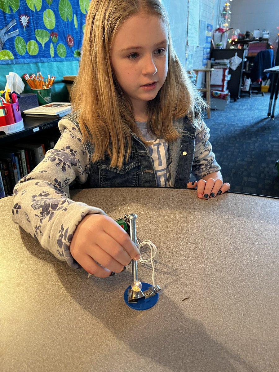 ms_enright's tweet image. Students enjoyed exploring electricity the other day! Can’t wait to see their experiments from today for our E day! #isdstrong #isd4thgrade #3TEpride