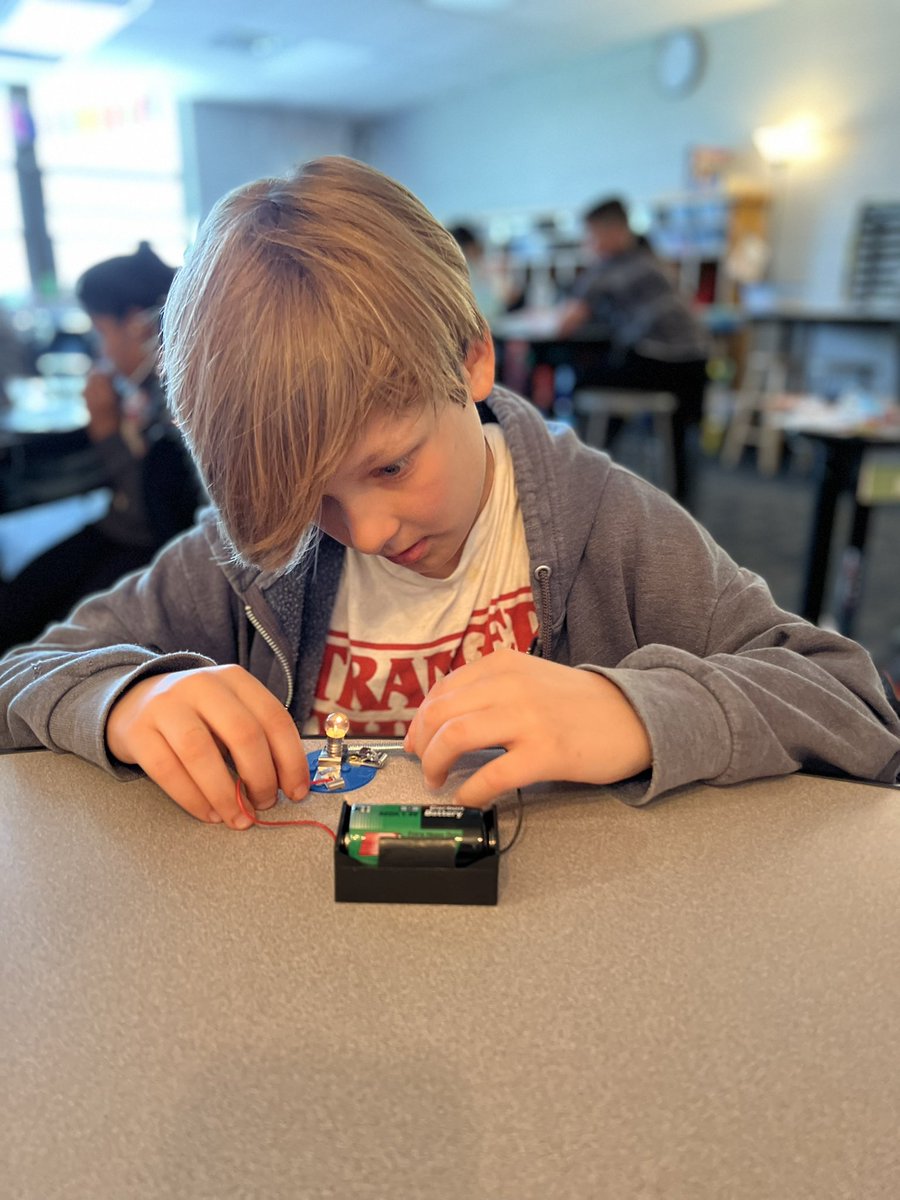 ms_enright's tweet image. Students enjoyed exploring electricity the other day! Can’t wait to see their experiments from today for our E day! #isdstrong #isd4thgrade #3TEpride