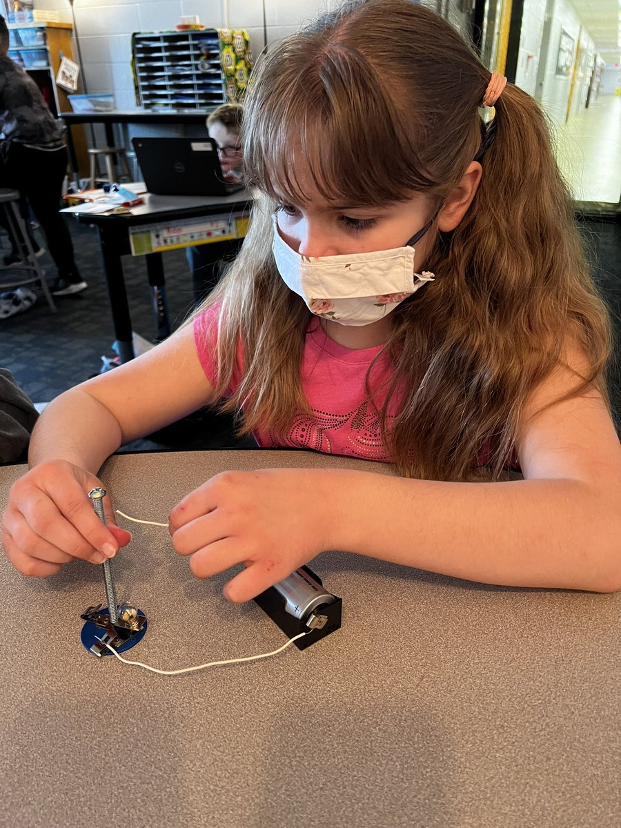 ms_enright's tweet image. Students enjoyed exploring electricity the other day! Can’t wait to see their experiments from today for our E day! #isdstrong #isd4thgrade #3TEpride