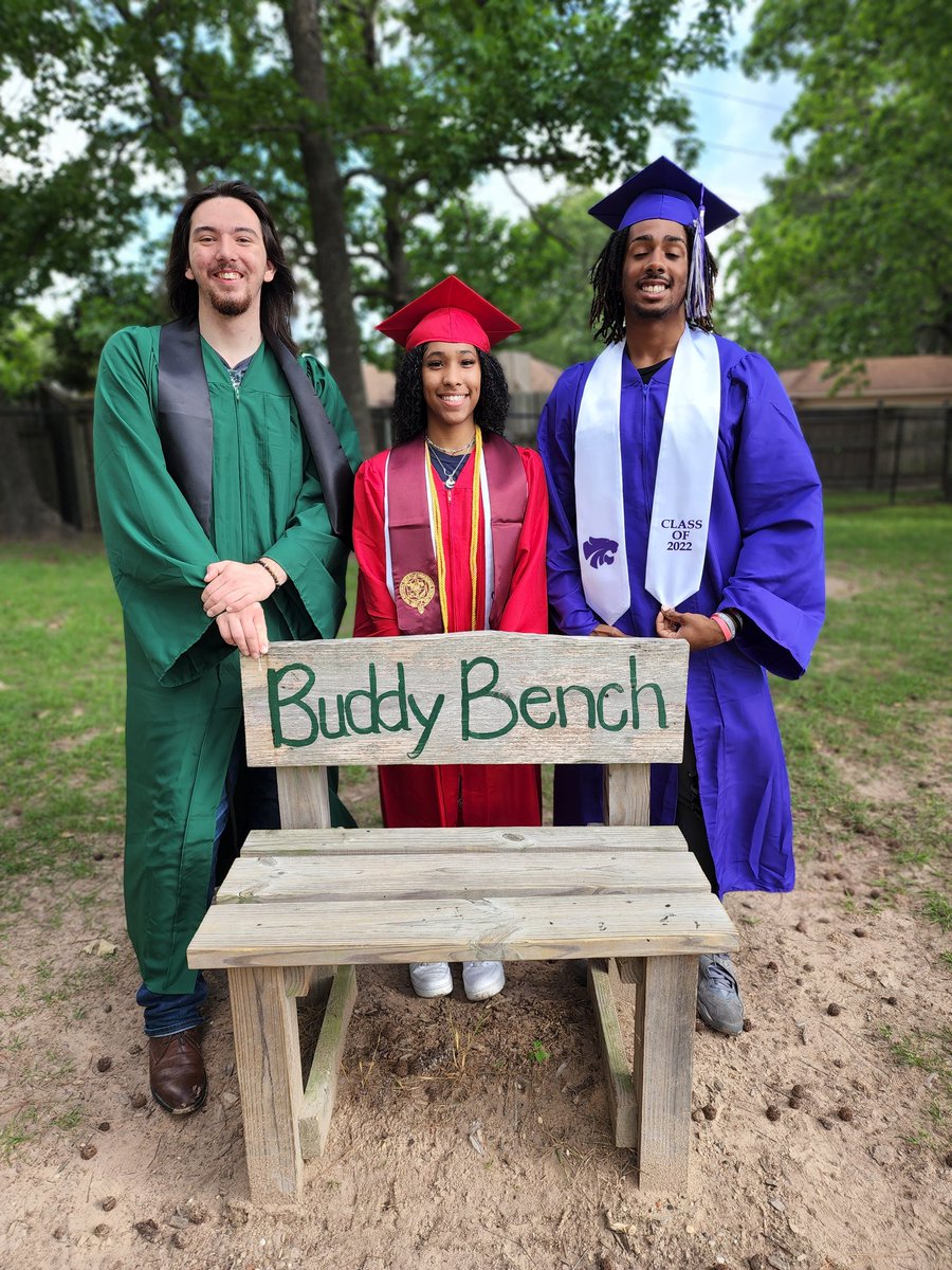HumbleISD_WPE's tweet photo. 🎶"We stick together and see it through 'Cause you've got a friend in me!"🎶 3 of our WPE alumni back at the Buddy Bench!   #Seniors22 @HumbleISD @HumbleISD_HHS @HumbleISD_AHS @HumbleISD_KPHS @VisualArtHumble @lisalizcano33 https://t.co/4yhGa9JCO8