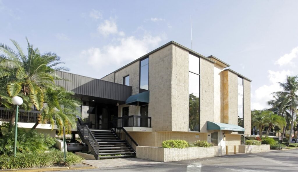 GenetGroup's tweet image. If Florida is your destination for setting up your business, we can help you find the perfect property from the most stunning options from over 15 cities! Reach out to a leasing agent at (954) 572-9159 and schedule a showing today!