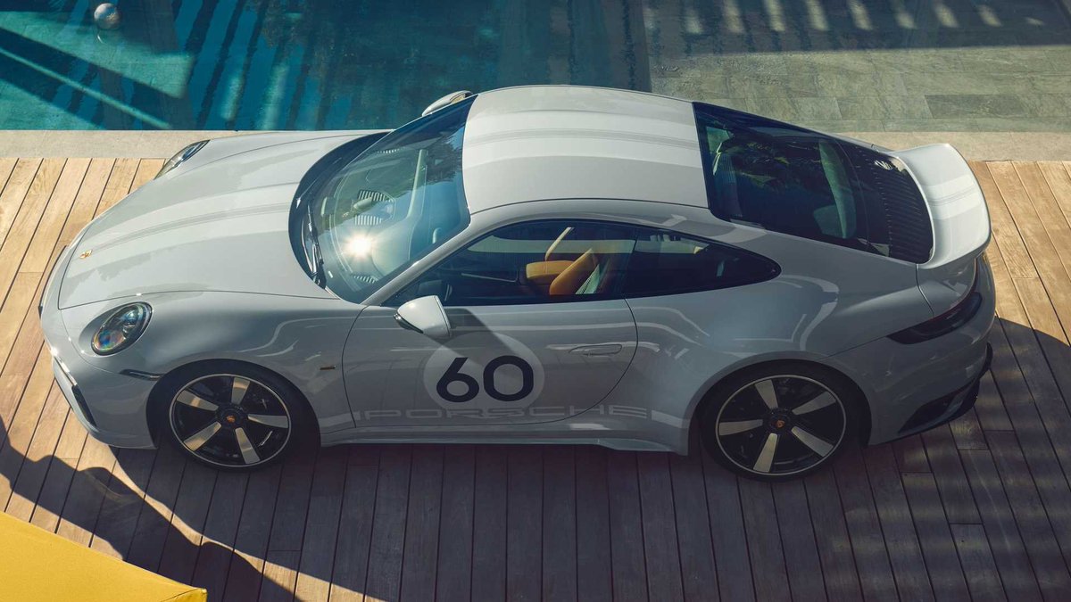 PokrzywinskiF1's tweet photo. Tak wygląda nowe Porsche 911 Sport Classic.
3.7 l, sześciocylindrowy bokser, twin-turbo, RWD, 550 KM, manual i ceramiczne hamulce.
Najważniejszy jest jednak tylny spojler "duck tail". Łącznie powstanie 1250 sztuk, można wybierać numery boczne od 1 do 90. #BP90
#Porsche https://t.co/uZWyB7TaAh