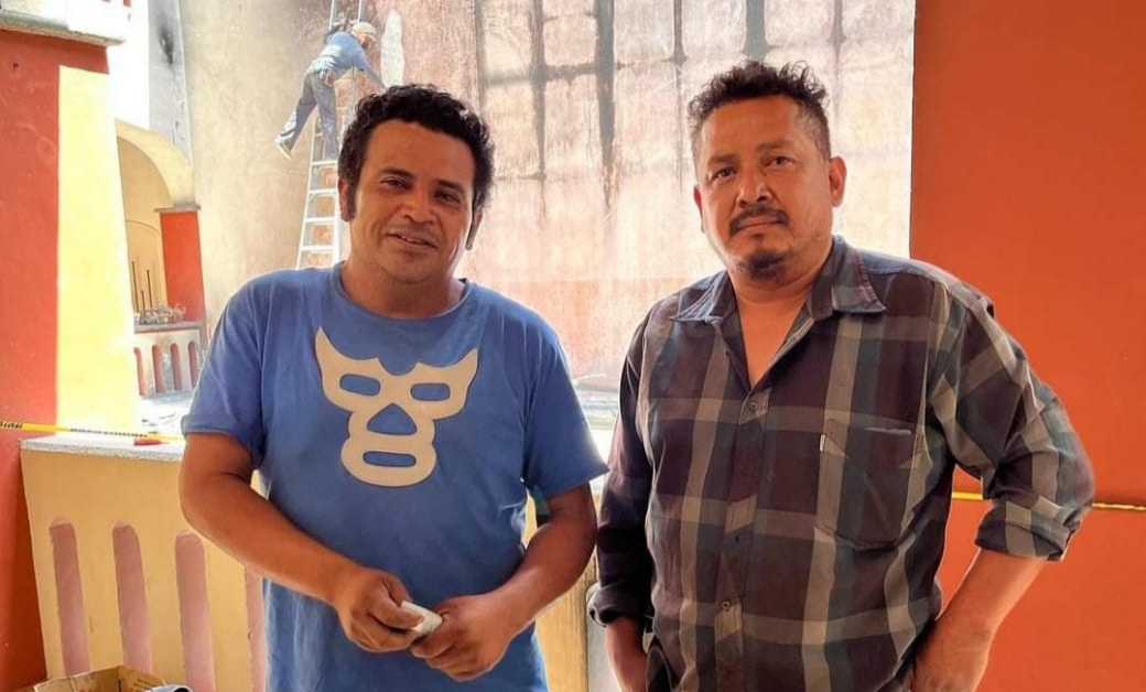 CuartaPlana's tweet photo. #Piperoman regresa al hotel Casa Antigua (@hcasaantiguaoax), para recibir el agradecimiento de los dueños; "Solo hago mi trabajo con mucho gusto. Ese día, la única intensión fue apoyar para apagar el fuego".
#Enterate #Oaxaca #Noticias
https://t.co/F0QHuYnbNR https://t.co/MdMjdRWD8B