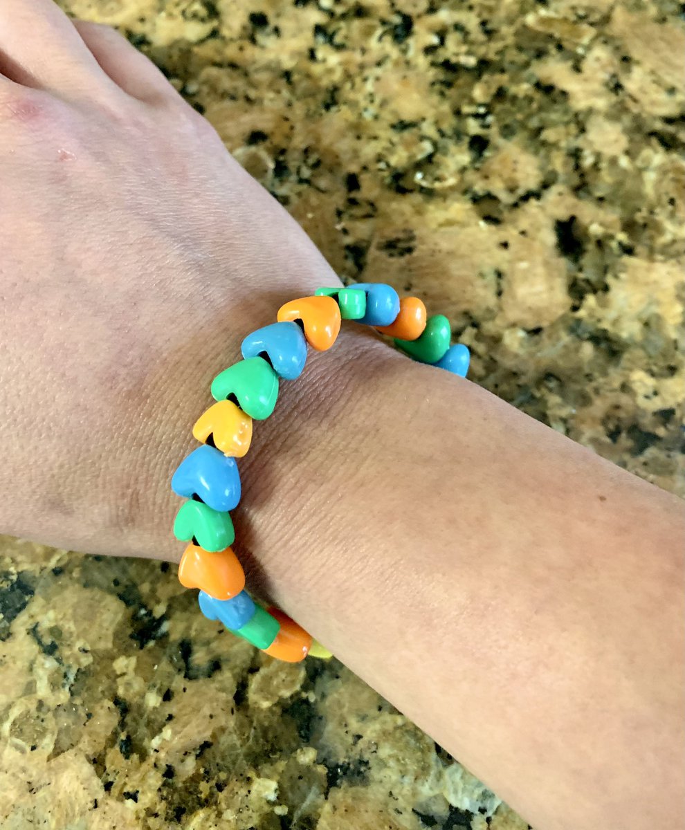 irena | 🌈🌻🏒 tweet media