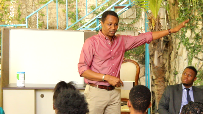 clarensrenois's tweet photo. A UNIR, chaque jour nous formons des jeunes pour l'Haïti de demain. Nan INI chak jou nap fome jen pou lot Ayiti a. 27 et 28 avril. https://t.co/w1L4m1geqh