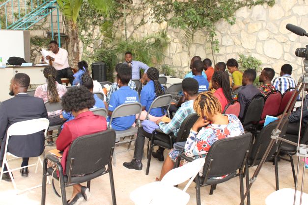 clarensrenois's tweet photo. A UNIR, chaque jour nous formons des jeunes pour l'Haïti de demain. Nan INI chak jou nap fome jen pou lot Ayiti a. 27 et 28 avril. https://t.co/w1L4m1geqh