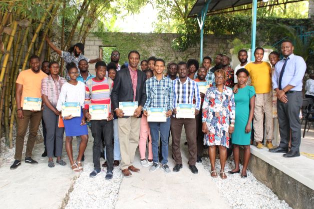 clarensrenois's tweet photo. A UNIR, chaque jour nous formons des jeunes pour l'Haïti de demain. Nan INI chak jou nap fome jen pou lot Ayiti a. 27 et 28 avril. https://t.co/w1L4m1geqh