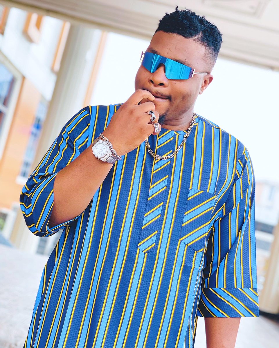 Jumabee's tweet photo. Counting days and thanking God in advance for #GINAM album 😁📌🎤 https://t.co/gwjwMuYF0m
