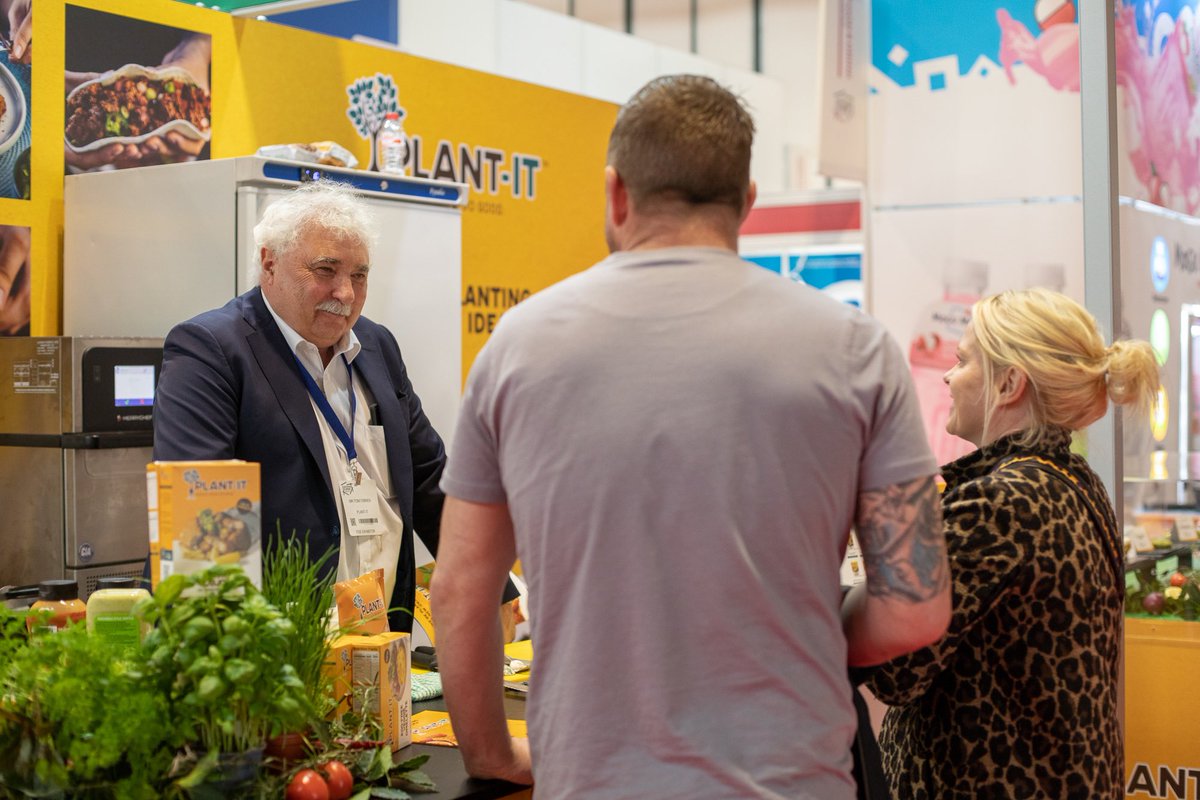plantitfoodco's tweet photo. We had a fantastic time at the @FoodDrinkExpo in the @thenec, Birmingham. 

Thank You to everyone who visited our stand and tasted our plant-based products. 💚 

@Bordbia 

#FDE2022 #ChooseGoodDoGood #PlantBased https://t.co/XF410OikWT