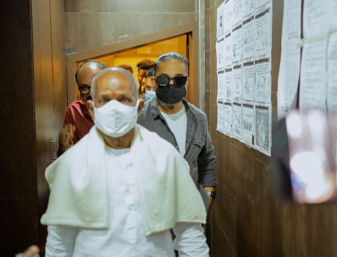 உலகநாயகன் கமல்ஹாசனும் மற்றும் இசைஞானி இளையராஜா #KGF2 படத்தை கண்டுகளித்தனர்.

#ikamalhaasan #ilaiyaraaja #KGFChapter2 
<a href="/ikamalhaasan/">Kamal Haasan</a> <a href="/ilaiyaraaja/">Ilaiyaraaja</a>