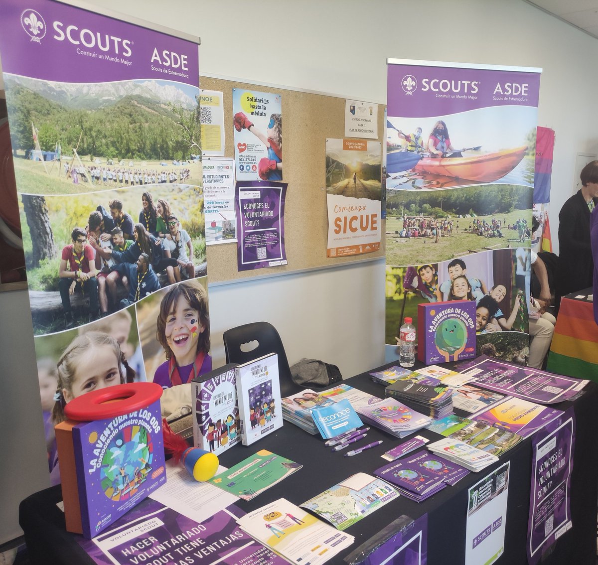 LorenaRguez's tweet photo. Hoy echamos el diíta compartiendo experiencias con otras organizaciones de #voluntariado. Todo un éxito está primera edición @infouex 

Y qué de cosicas tiene @ASDEEx para trabajar con la infancia y la juventud 😁 https://t.co/nRrPGjwQwb