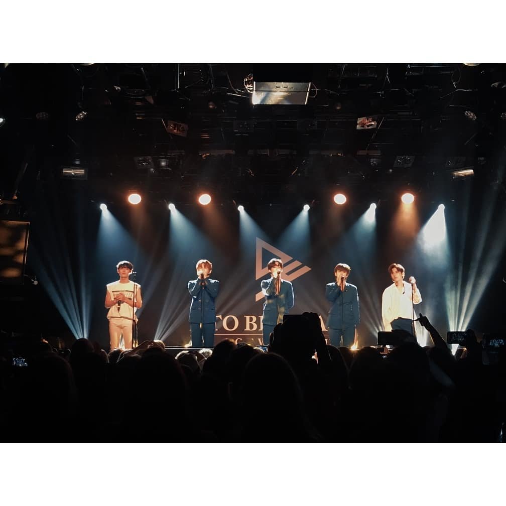 ACEtagram_7's tweet photo. 190302

[#ACE_PHOTO]
A.C.E WORLD TOUR IN EUROPE - TO BE AN ACE
2019.02.28 #5 AMSTERDAM CHOICE 💘
#ACE #에이스
#ACE_WORLD_TOUR
#TO_BE_AN_ACE

🖇️ https://t.co/EHHkc1yQKq

#ACE #에이스 @official_ACE7 https://t.co/ZTDQbqeInk