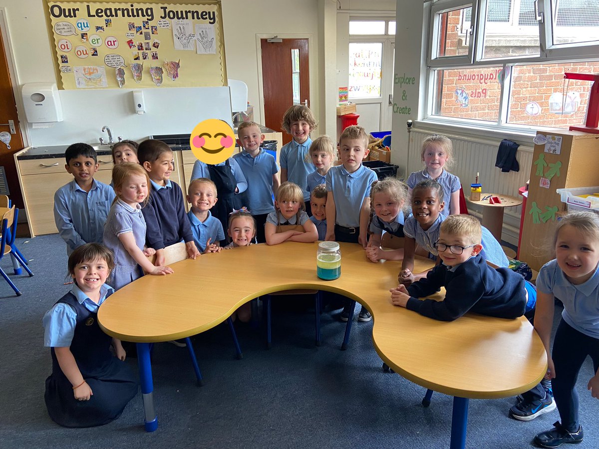 MrsMcAtear's tweet photo. We learned all about the 5 layers of the ocean this afternoon. 🌊 We can’t wait to find out more about the different animals and plants that live in each of the layers. 🐠 🐬🐋 @stcatherinespsy @STEM_Ren https://t.co/VwFxGy3vT8