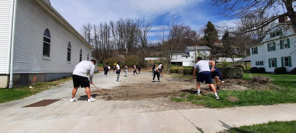 KeystoneFTBL's tweet photo. Over the weekend Keystone College Football spent some time in the community, cleaning up a local church. https://t.co/hR6NwRf1U0