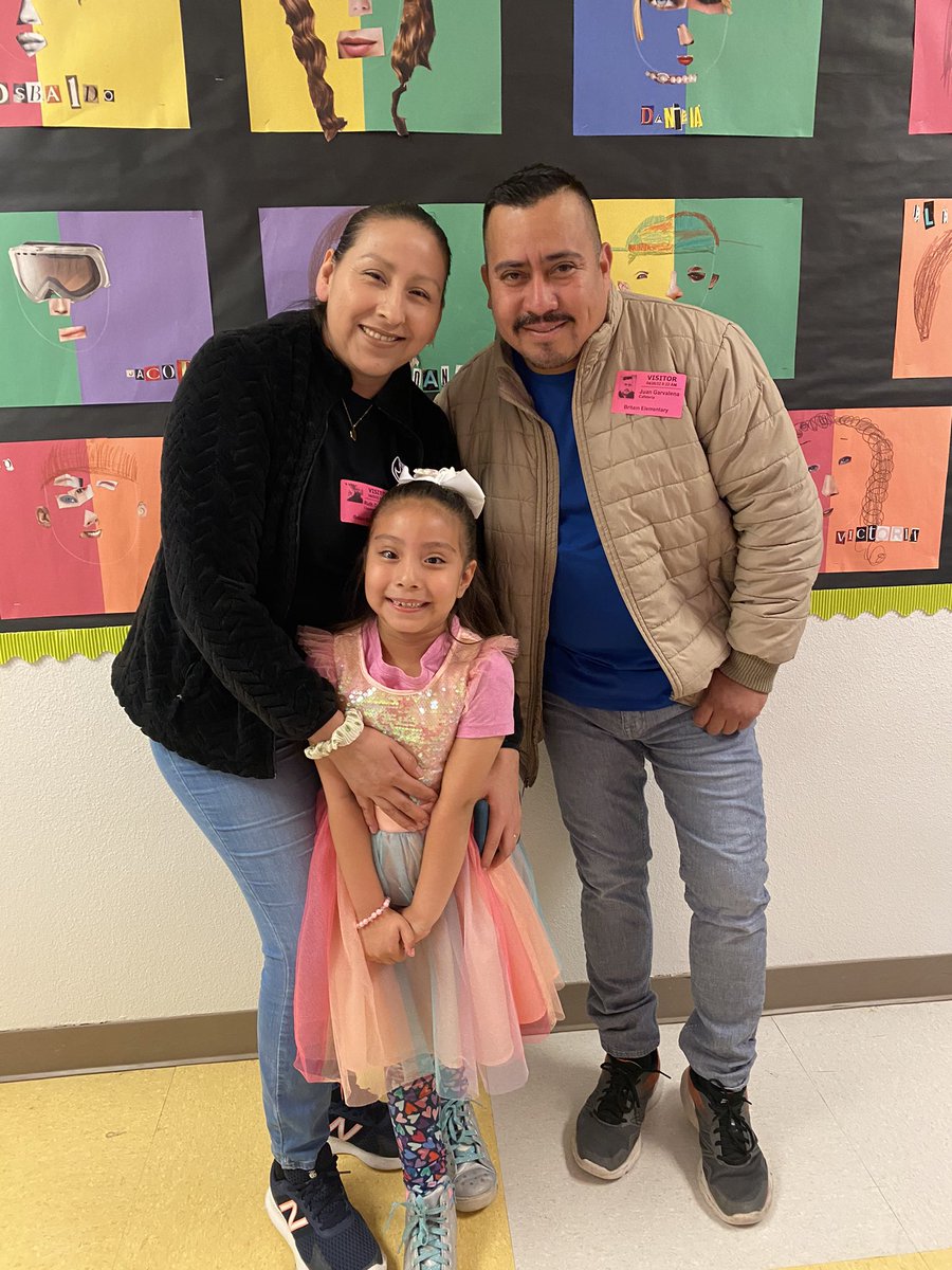 Kínder GT showcase was a success! Every parent/family show up to celebrate our talented GT students hard work ☺️ La exhibición de los estudiantes GT fue un éxito! Todos los padres/familias asistieron a celebrar el gran trabajo de los estudiantes!   @BritainElem #GTshowcase