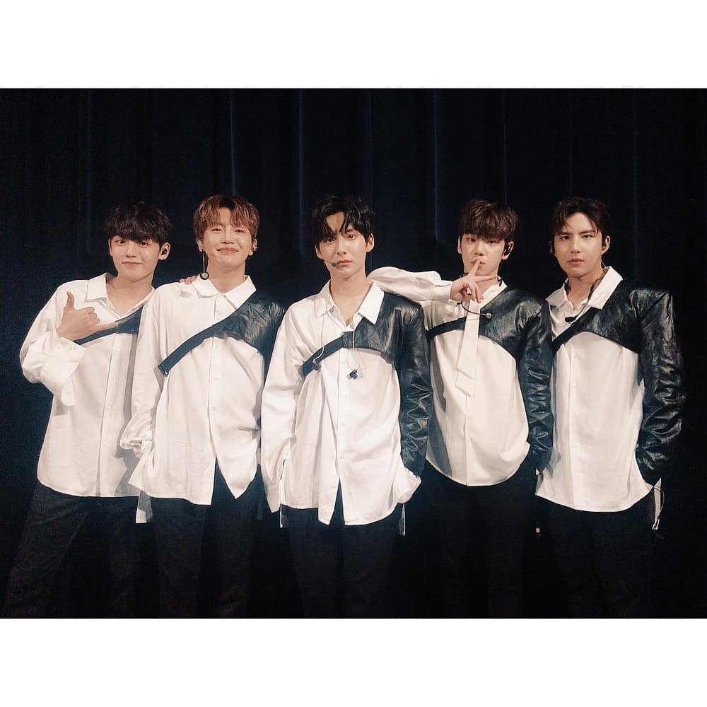 ACEtagram_7's tweet photo. 190302

[#ACE_PHOTO]
A.C.E WORLD TOUR IN EUROPE - TO BE AN ACE
2019.02.28 #5 AMSTERDAM
#ACE #에이스
#ACE_WORLD_TOUR
#TO_BE_AN_ACE 

🖇️ https://t.co/VqFko48kQT

#ACE #에이스 @official_ACE7 https://t.co/neYSzPh93R