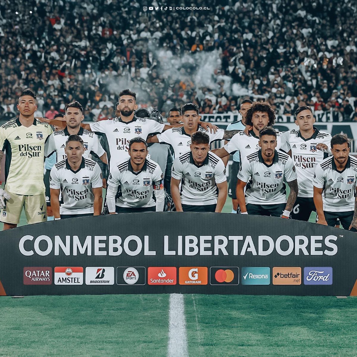 LoveEmiliano's tweet photo. Orgulloso de mis compañeros, se dejo todo. Ningún reproche. A seguir como siempre , con trabajo, solidarios, humildes y con lo que nunca nos falta ni faltará , Actitud! 🖤🤍🤟🏼
@ColoColo 
Increíble como siempre el apoyo de todos ustedes! #TodosJuntos #VamosColoColo https://t.co/TFavqUDy0D