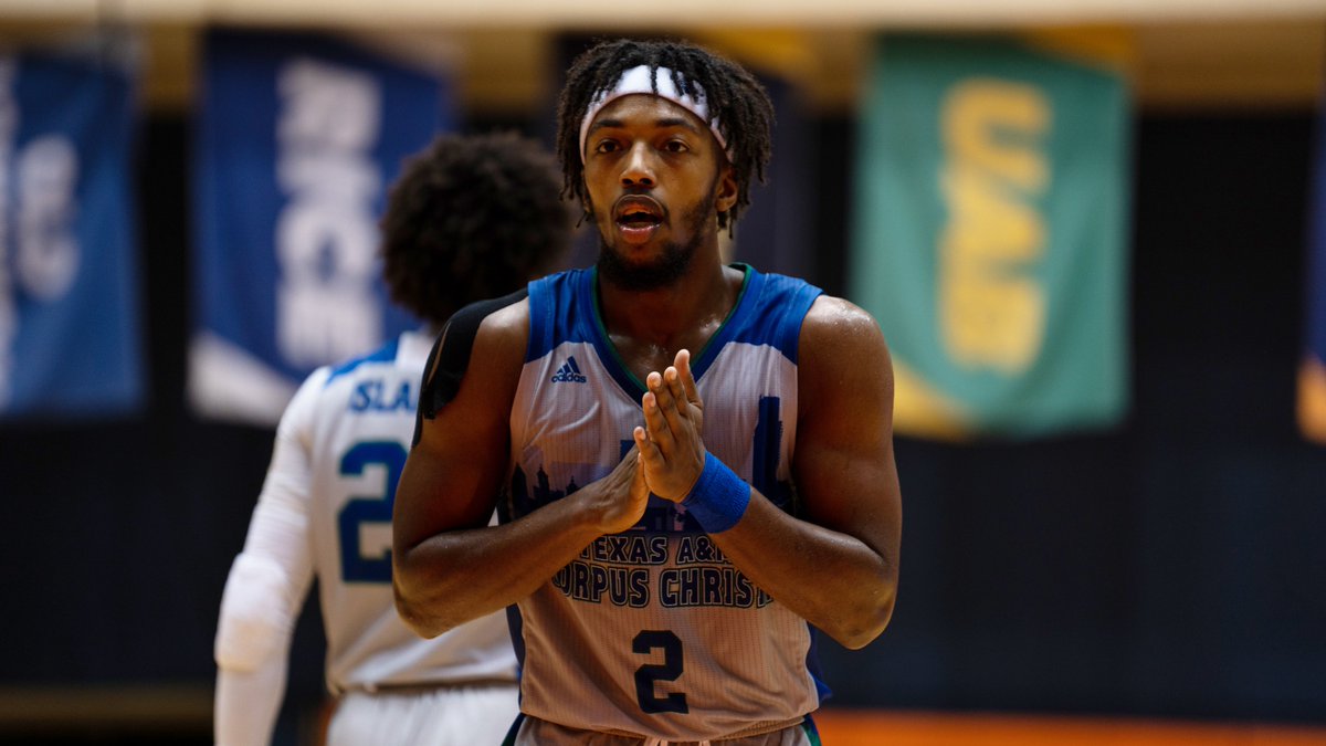 Islanders_MBB's tweet photo. Myles Smith finished his career ranked third all-time in school history in three-pointers made (163), fifth in minutes (3,231), sixth in assists (293) and ninth in double-figure scoring games (58). Smith has scored 1,194 points, grabbed 413 rebounds and dished out 293 assists. https://t.co/Rpo1d70JGx