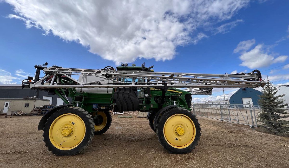 All finished the install on this John Deere 4830. 100’ booms to 132’ Pommier booms with recirculation. 

#spray2022 #seeding2022 #pommier #albertaagriculture #cdnag #westcdnag #farming