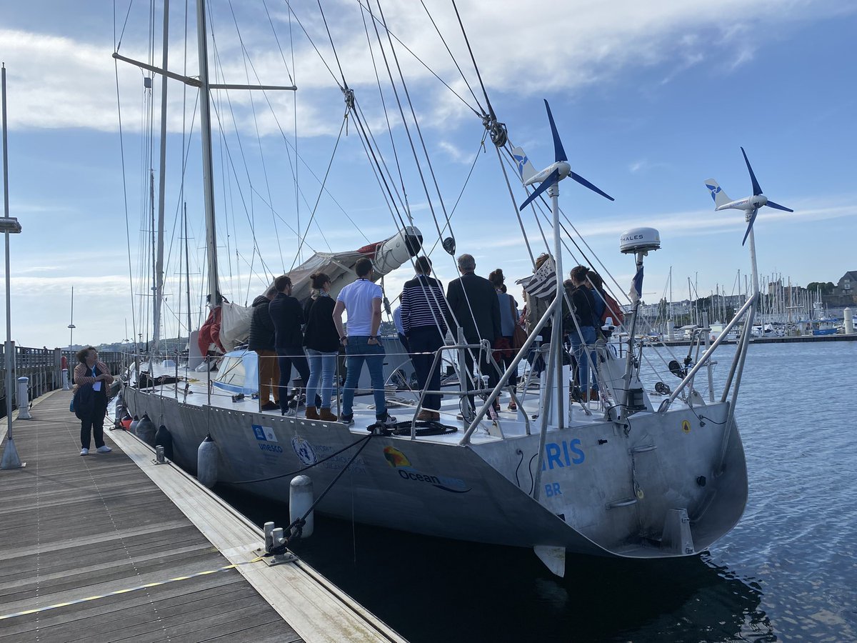 Les équipes visitent le #voilier océanographique Iris <a href="/blue_observer/">Blue Observer</a> dont l’objectif est de contribuer à la compréhension, à la protection des océans et au développement d’une #croissancebleue, respectueuse et #durable. Les marins sont également présents pour un temps d’échange.