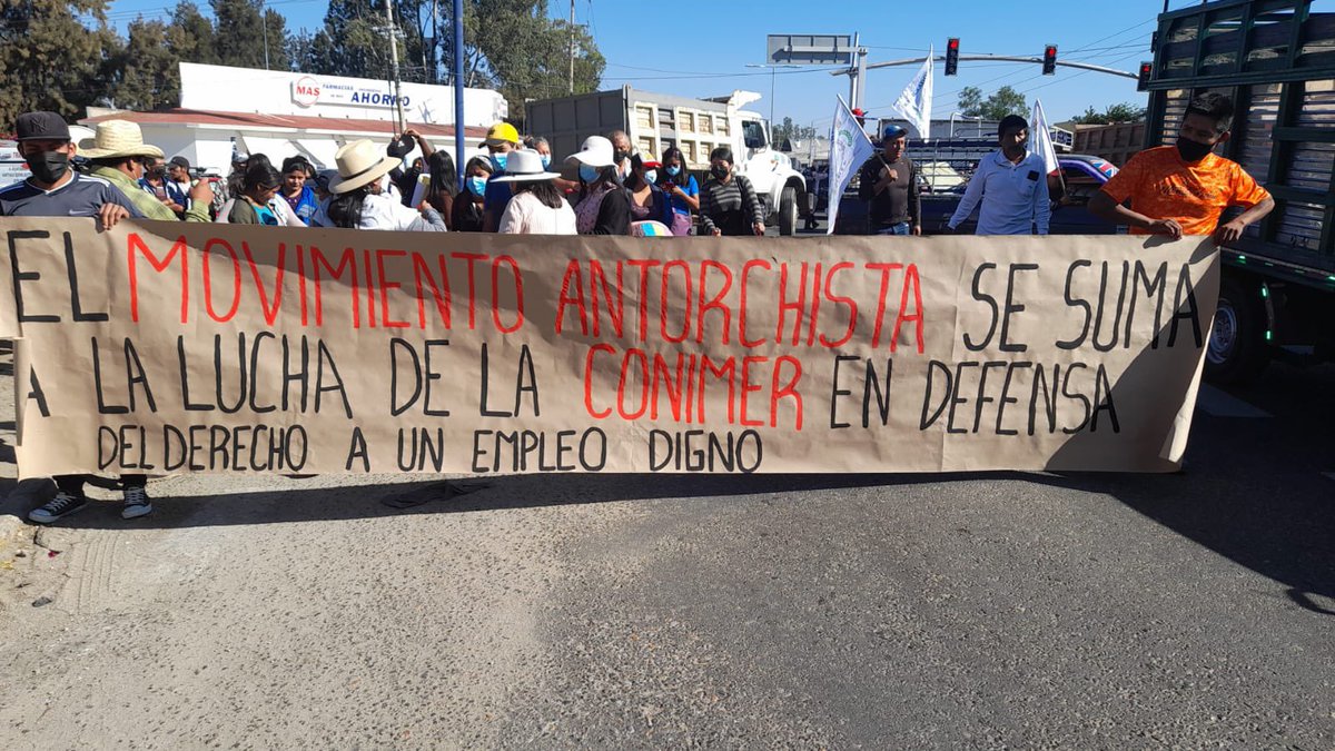 OaxacaCapital's tweet photo. #Precaución⚠️

📣📣Integrantes de la Confederación Nacional de Industriales de Metales y Recicladores (Conimer) y Antorcha Campesina marchan del Crucero de Hacienda Blanca al Zócalo https://t.co/4SJJTQXg9R