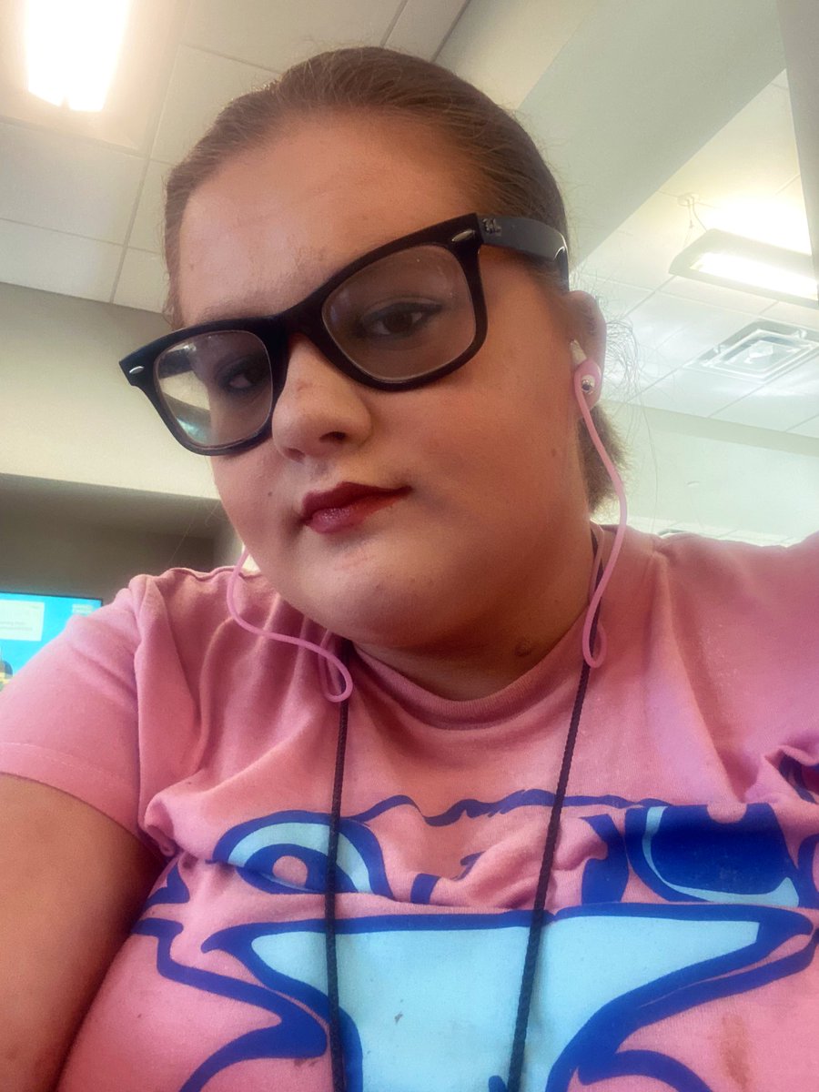 second_zelda's tweet photo. Listening to “Go the Distance” (cover?) by Peyton Parrish as I push myself across the finish line of school (#EightMoreDays) https://t.co/nSVMOgZveP