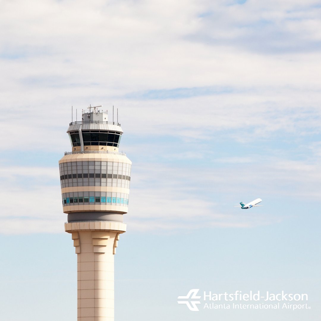 ATLairport's tweet photo. "Like an arrow in the blue sky" 🎶🌤🛫💙
#airporttwitter @BTS_twt @BTSxAtlanta #BTSArmy #BTS https://t.co/GqYvX5g1PR
