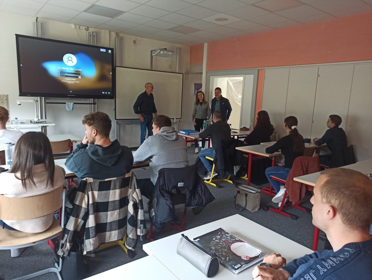 Alemaniako #LanbideHeziketa-ko hainbat ikastexe bertatik bertara ezagutzen daukagu gure irakasle talde bat. Ideia bikainekin etorriko zaizkigu, seguru. Zer ikusi, hura ikasi! <a href="/FPeuskadi/">FPeuskadi</a> <a href="/Int_Tknika/">International_TK</a> <a href="/ikaslangipuzkoa/">IKASLAN GIPUZKOA</a> #ErasmusPlus