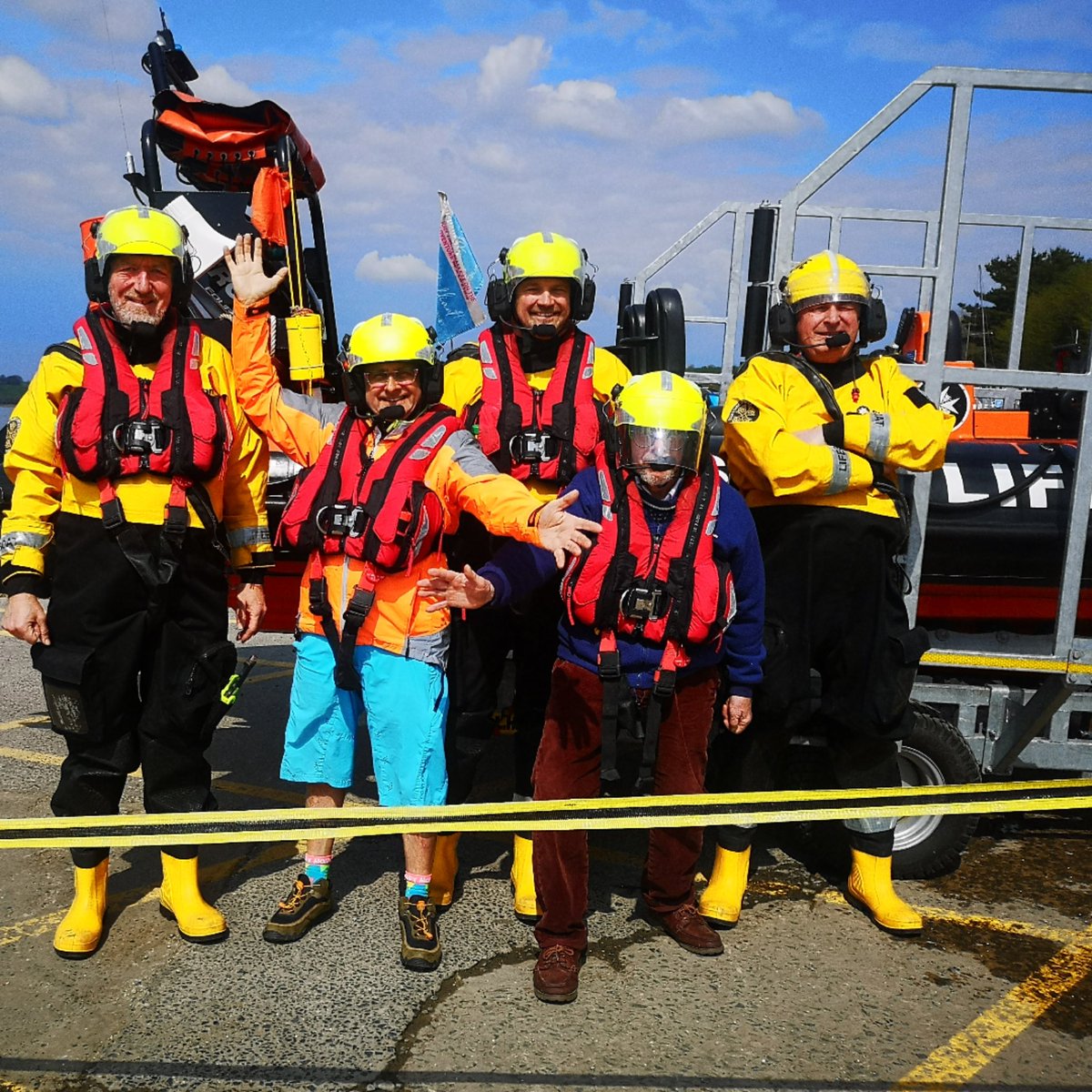 Ferryside Lifeboat tweet media