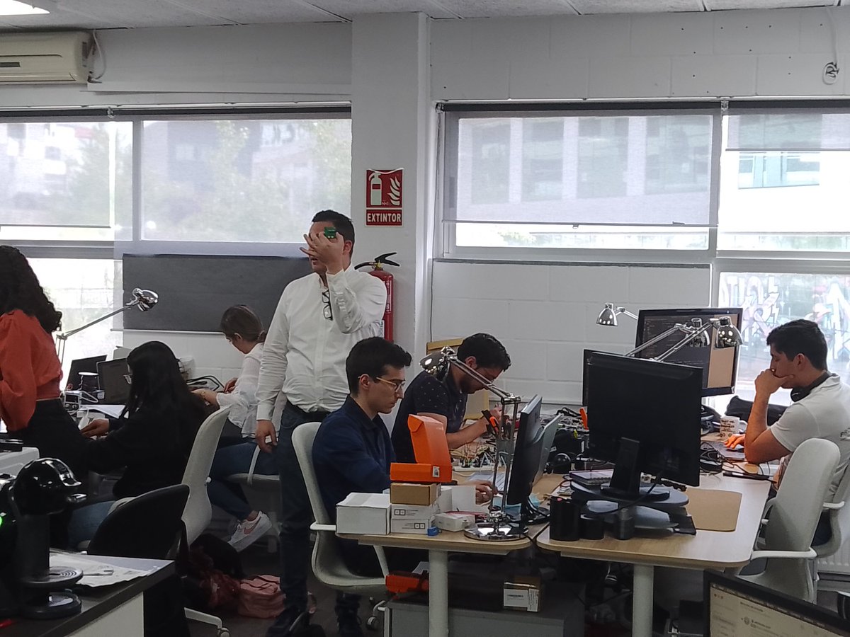 ACENOMA's tweet photo. Hoy hemos visitado la empresa @prototecnica en el Centro de Empresas de @sansecomunica: convierten tu idea en un prototipo y demuestran que tu proyecto puede funcionar.
#Sanse #sansebastiandelosreyes #Innovacion #emprendimiento #prototipos #sociosacenoma https://t.co/0ixJObUp2h