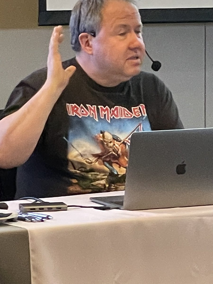 Last presentation for today, <a href="/comedyhacker/">Tobias Schrödel</a> explaining things #darknet with his entertaining, efficient way, of course with his famous <a href="/IronMaiden/">Iron Maiden</a> fan t-shirt on 🤘🏽