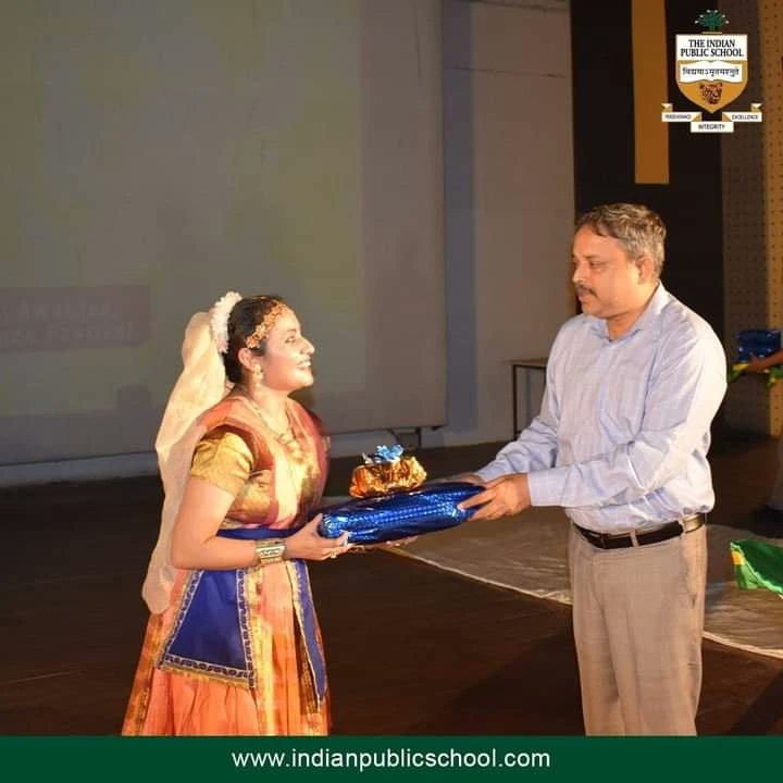IpsDdn's tweet photo. Yet another enthralling and inspiring classical presentation by virtue of Spic Macay at IPS. The students were engaged by the Sattara dance performance by the legendary Dr Anwesa Mahanta.
#ipsRocks #ipsisthebest #bestboardingschool #spicmacay https://t.co/iIjW0nDced