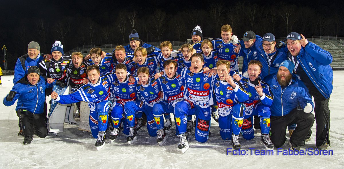 Från detta P19-lag, som tog SM-guld 2020, 
kommer hela 9 killar att spela i Elitserien i vinter. 

Det är tidigt i allas karriärer men på sikt kan de bli grymma bandyspelare och en generation att minnas.
Kul att följa! 
#svbandy