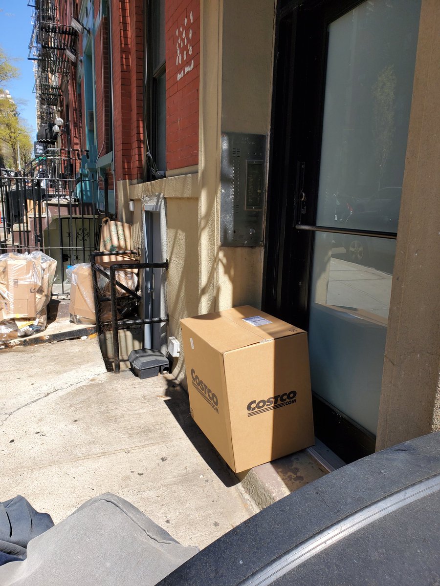 wb_bklyn's tweet photo. How awful can @fedexhome1 delivery service be you say... Who would leave a package outside the apartment building in NYC.... #fedexhome that's who. #poordelivery #makingathiefsday @Costco https://t.co/PWR6Eo8Kfe