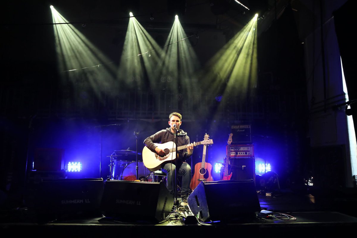 musingsbymarie's tweet photo. What an endearing and witty bloke @beerjacket is. Loved his stage chat @summerhallery supporting @kristinhersh as he tried to get the audience to huddle in. Oh and he’s a rather talented musician too!
#beerjacket #kristinhersh

📸 Calum Mackintosh @reSOUNDonline https://t.co/IvN49NbIHb
