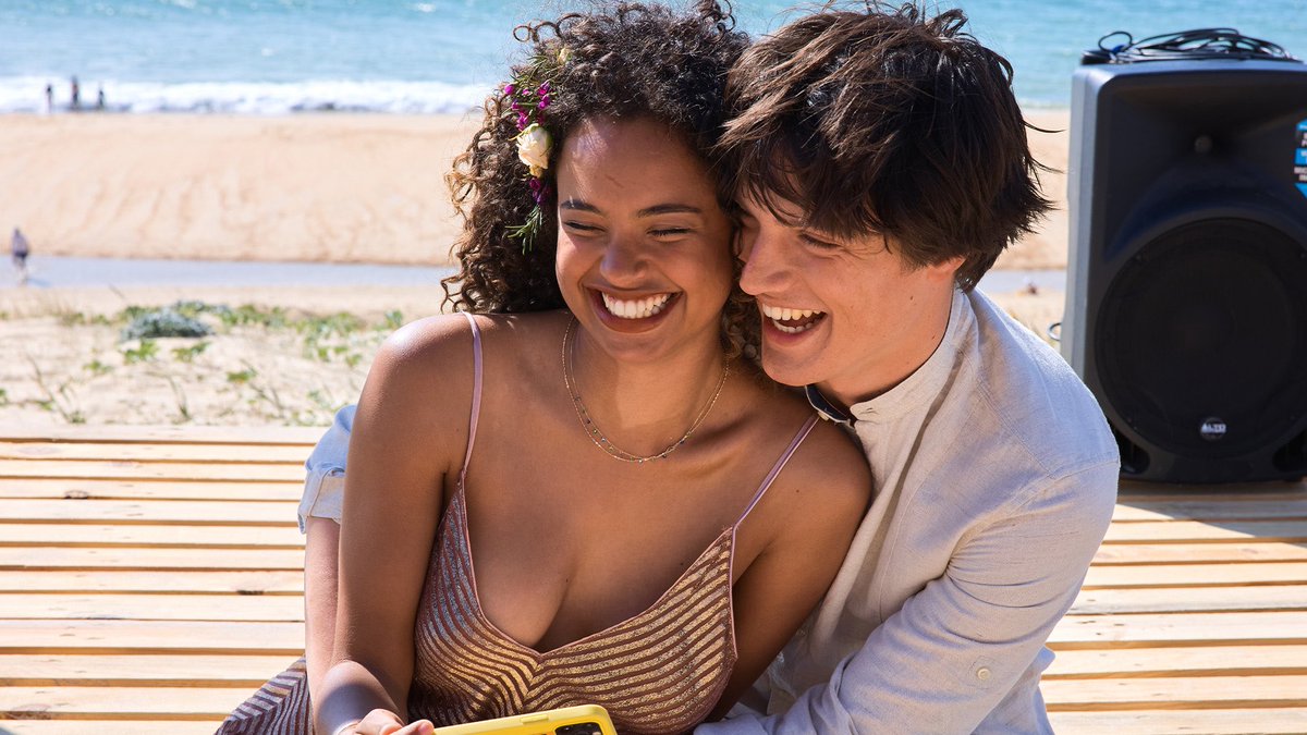 Premières images de Paola Locatelli dans le role de Celène pour le film Liaisons Dangereuses de Netflix. 
« jeune idéaliste de 17 ans, qui croit en l’amour absolu, et s’intéresse davantage à la lecture qu’aux réseaux sociaux.»  Le 8 Juillet.