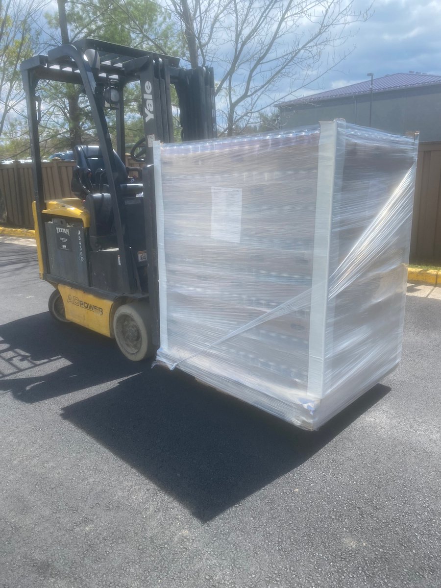 AdroitTheory's tweet photo. In addition to generally kicking ass + taking names, we've been particularly busy mailing out beer to our international markets. Just this past week we mailed out 5 pallets to Japan, China + the UK

Look for these soon at your favorite retailers!

#VaBeer #VaCraftBeer #ExportBeer https://t.co/1gBX7YEnam