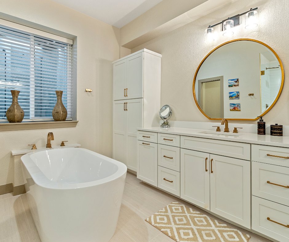 'Best New Construction Bathroom' winner of our 2021 Showcase Your Space contest! 🏆 Designer: Pam Moore of Poonams By Design Featured Cabinets: 410 Painted Linen - spr.ly/6011zB3Jv #waypointlivingspaces #bathroomdesign #design #bathroom #whitecabinets #home #homedecor