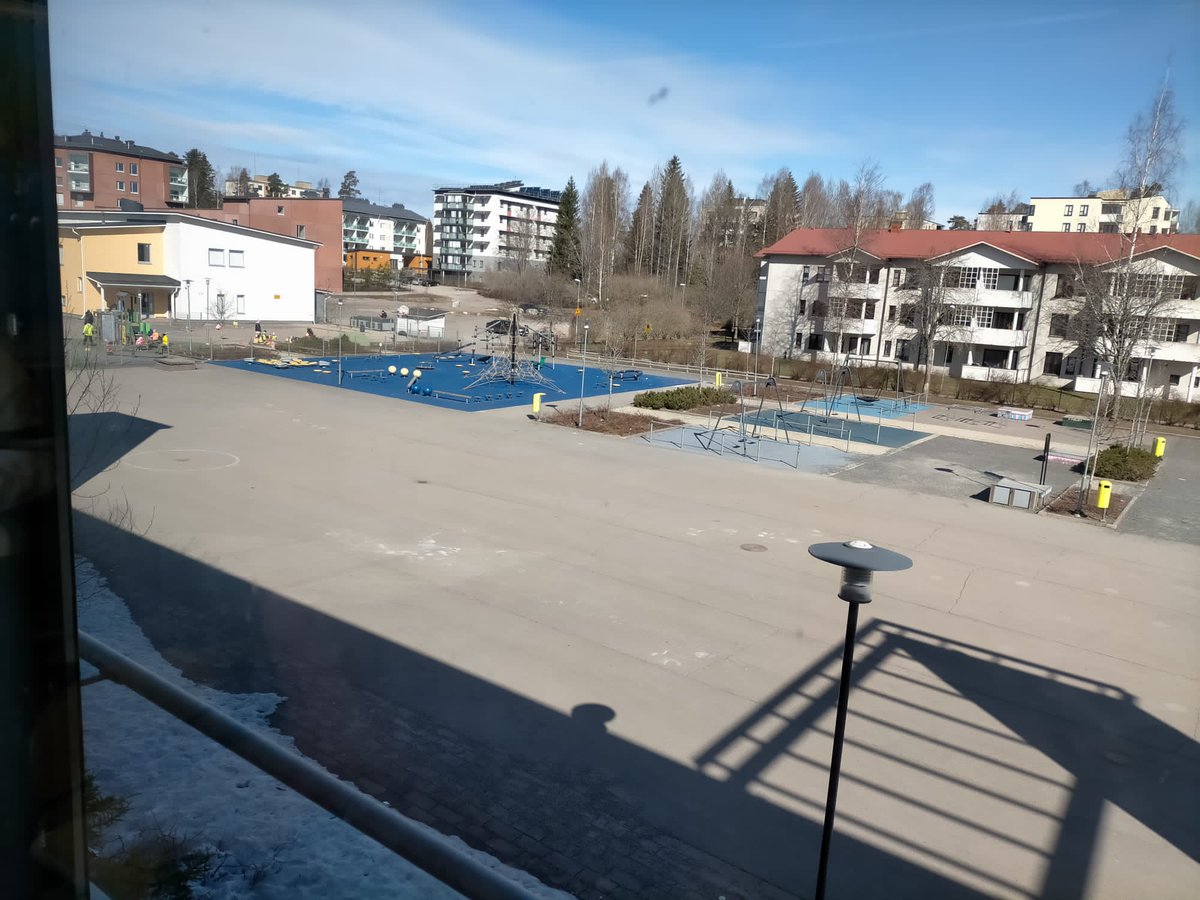 estefania_al's tweet photo. Espacios agradables que favorecen la convivencia y el trabajo en equipo. Así es el colegio de primaria Saunakallion Koulu de Järvenpää que hemos visitado hoy. Gracias por vuestra hospitalidad y generosidad. #ProyectoErasmus 
@MTDHF @ctifmadrideste #IF_CMadrid https://t.co/iAgp4NZ5Zz