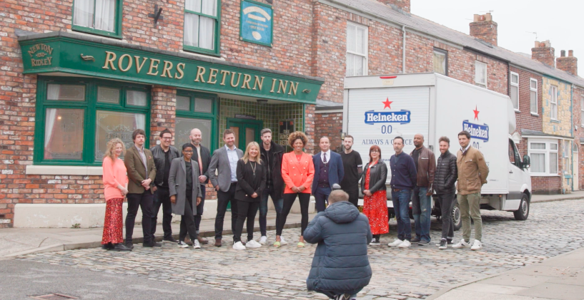 LocationGuide's tweet photo. Heineken and ITV promote alcohol-free beer in two iconic TV pubs β’ https://t.co/AQxONR50Wd #coronationstreet #emmerdale #itv #heineken #productplacement #theroversreturninn #thewoolpack #tvpubs #alcoholfreebeer https://t.co/6EUX1KTxOL