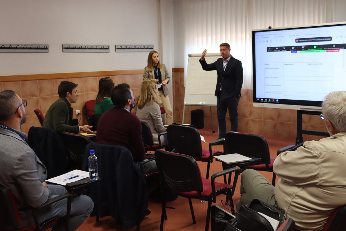 UCAM_OPRI's tweet photo. 🇪🇺⛹️Hoy las investigadoras @ANAMGALLARDO7 y Carmen Quero de @UCAM_CAFD reciben a los socios del proyecto I+D+i #ACAMF en una nueva reunión de coordinación para exponer los resultados obtenidos hasta la fecha. Este proyecto se centra en sensibilizar y prevenir el amaño de partidos https://t.co/kdznAiIquA