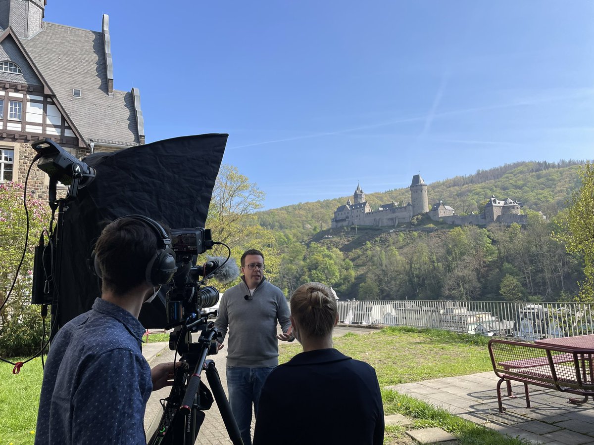 KDN_NRW's tweet photo. Auch heute hatten wir wieder tolle Interviewpartner vor der #Kamera, die über interessante #digitaleProjekte aus der #Modellregion Soest berichtet haben. Seid gespannt auf unsere Videoreihe für @WirtschaftNRW 🎥 https://t.co/W9sMrwdHOw