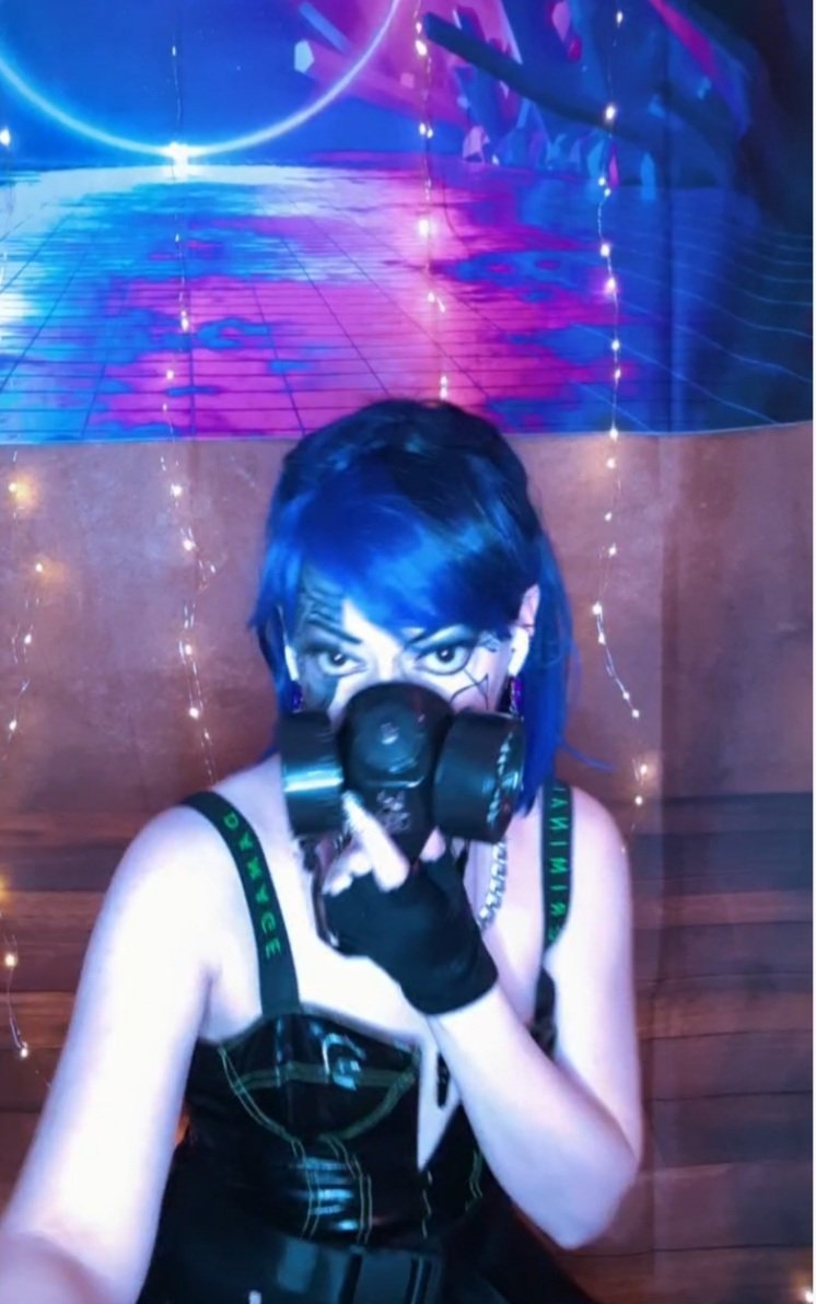 MissMortesin's tweet photo. Social media has become a toxic women hating waste land, mask up now or get poisoned by the algorithm mediocrity. #feminist #prowomensrights #gasmask #maskup #ripthesystem #cyberpunkgirl #mortesin https://t.co/MZXsNaQ7tG